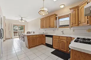 4818 N Sayre Ave, Chicago, IL 60656 - Photo 2