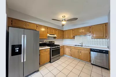 217 Lakeshore Lane, Bloomingdale, IL 60108 - Photo 2