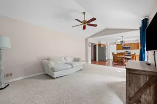 1449 Willow Tree Dr, Crystal Lake, IL 60014 - Photo 4