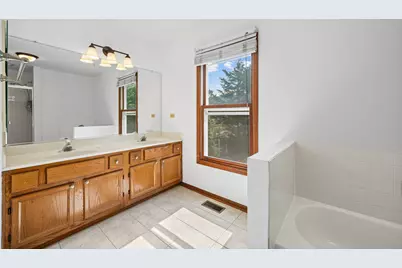 1449 Willow Tree Drive, Crystal Lake, IL 60014 - Photo 16