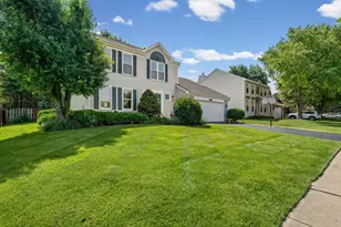1449 Willow Tree Dr, Crystal Lake, IL 60014 - Photo 2