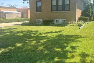 4825 W Jarlath St, Lincolnwood, IL 60712 - Photo 2