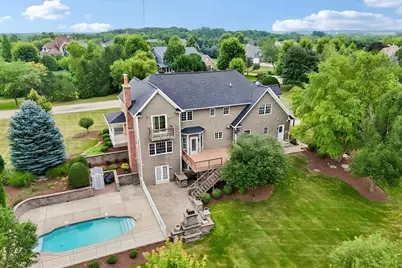 385 Valley Way, Burlington, IL 60109 - Photo 2
