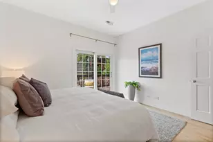 2442 N Linden Pl, Chicago, IL 60647 - Photo 12