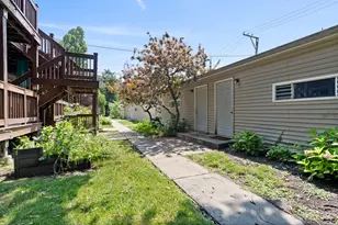 2442 N Linden Pl, Chicago, IL 60647 - Photo 22