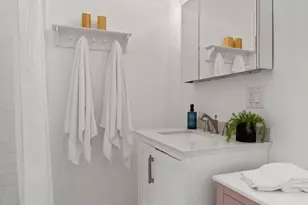 2442 N Linden Pl, Chicago, IL 60647 - Photo 14