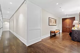 159 E Walton Pl, Chicago, IL 60611 - Photo 2