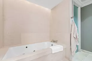 159 E Walton Pl, Chicago, IL 60611 - Photo 22