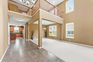 2023 Torino Dr, Elgin, IL 60123 - Photo 10
