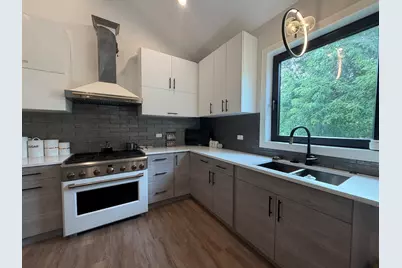 8501 S 84th Avenue, Hickory Hills, IL 60457 - Photo 6