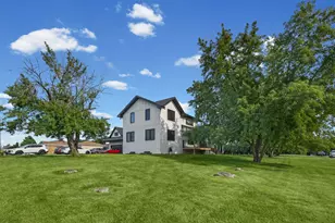 8501 S 84th Ave, Hickory Hills, IL 60457 - Photo 4