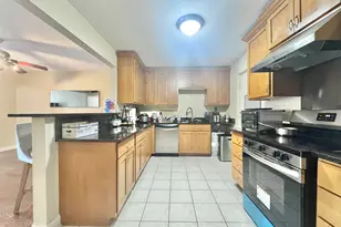 3217 W Bryn Mawr Ave, Chicago, IL 60659 - Photo 10