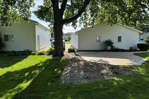 69 Hill St, Momence, IL 60954 - Photo 10