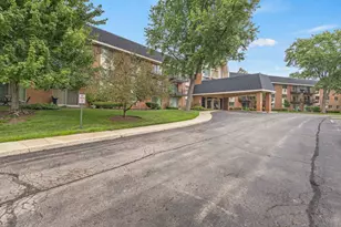 1198 Royal Glen Dr, Glen Ellyn, IL 60137 - Photo 2