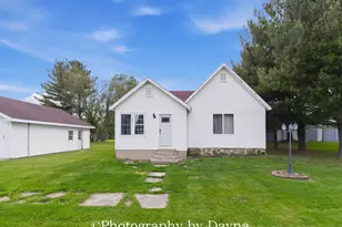 201 NW Lexington St, Iroquois, IL 60945 - Photo 2