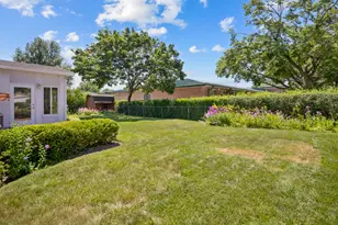 100 Woodcrest Ln, Elk Grove Village, IL 60007 - Photo 22