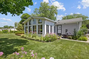 100 Woodcrest Ln, Elk Grove Village, IL 60007 - Photo 20