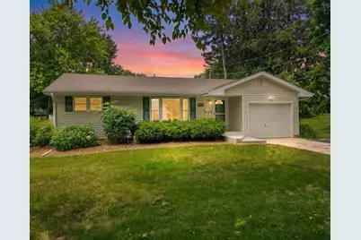 1546 Meadowbrook Lane, Freeport, IL 61032 - Photo 1