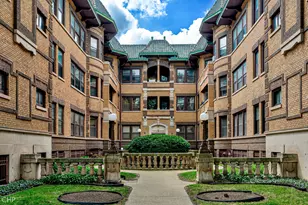 943 E Hyde Park Blvd, Chicago, IL 60615 - Photo 1