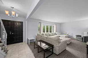 815 E Hintz Rd, Arlington Heights, IL 60004 - Photo 2