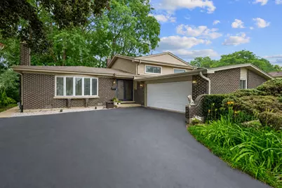 2631 N Stuart Drive, Arlington Heights, IL 60004 - Photo 1