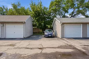 1361 Rock Run Dr, Crest Hill, IL 60403 - Photo 8
