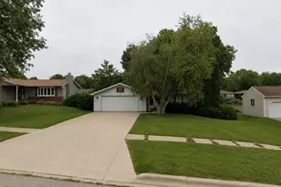564 N Greenfield Dr, Freeport, IL 61032 - Photo 12