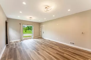 1076 E Maple St, Kankakee, IL 60901 - Photo 4