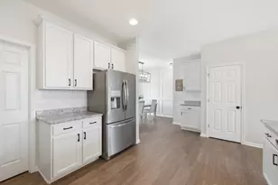 2546 Huntleigh Ln, Woodridge, IL 60517 - Photo 8