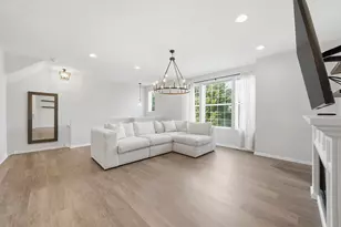 2546 Huntleigh Ln, Woodridge, IL 60517 - Photo 2