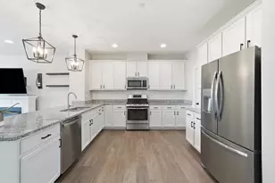 2546 Huntleigh Ln, Woodridge, IL 60517 - Photo 6