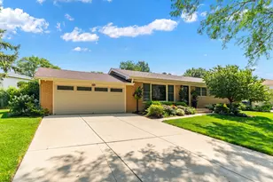 532 Merlin Dr, Schaumburg, IL 60193 - Photo 2