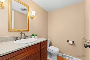 907 Dawes St, Libertyville, IL 60048 - Photo 16