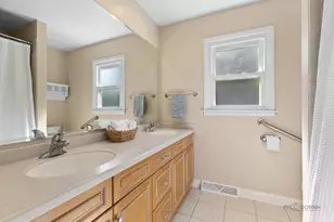 907 Dawes St, Libertyville, IL 60048 - Photo 24