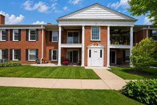 530 Shorely Dr, Barrington, IL 60010 - Photo 1