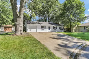 1810 Greendale Dr, Champaign, IL 61821 - Photo 2