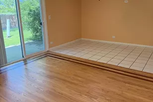 1318 Sunset Dr, Schaumburg, IL 60193 - Photo 2