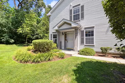 560 Jennifer Circle, Mundelein, IL 60060 - Photo 1