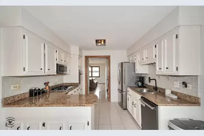 825 Walnut Drive, Darien, IL 60561 - Photo 12