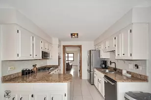 825 Walnut Dr, Darien, IL 60561 - Photo 12