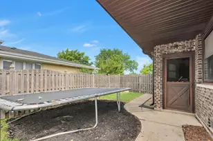 825 Walnut Dr, Darien, IL 60561 - Photo 32