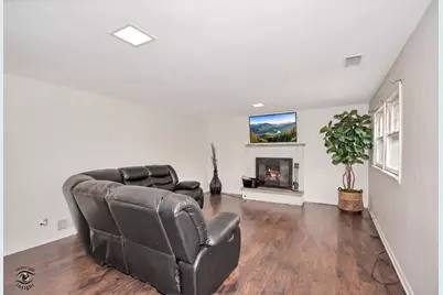 825 Walnut Drive, Darien, IL 60561 - Photo 14