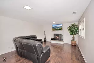 825 Walnut Dr, Darien, IL 60561 - Photo 14