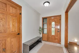 825 Walnut Dr, Darien, IL 60561 - Photo 2