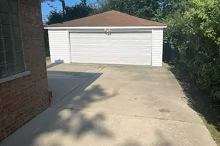 9521 N Kildare Ave, Skokie, IL 60076 - Photo 8