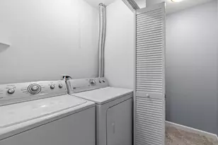 2000 College Green Dr, Elgin, IL 60123 - Photo 24