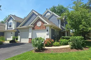1045 Talbots Ln, Elk Grove Village, IL 60007 - Photo 2