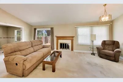 946 W Clearwater Street, Roselle, IL 60172 - Photo 4