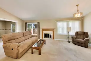 946 W Clearwater St, Roselle, IL 60172 - Photo 4