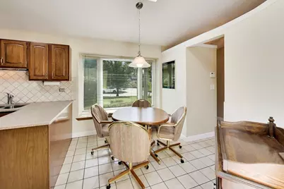 946 W Clearwater Street, Roselle, IL 60172 - Photo 6